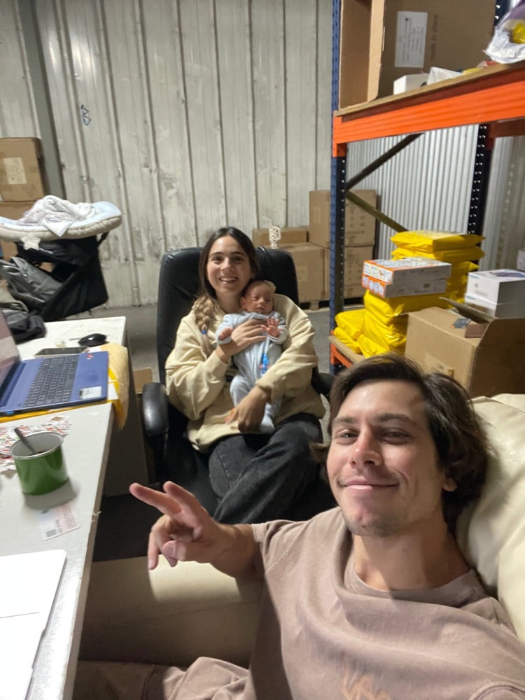 Sacha, Natalia y Luka en la bodega de Happy Lápiz en Santiago